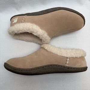 Sorel Nakiska Slippers Womens Size 7 Tan Suede